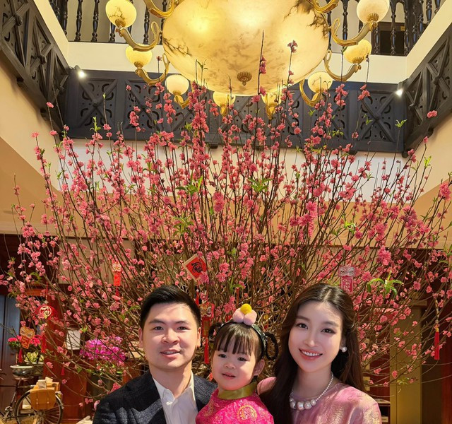 Hoa hậu Đỗ Mỹ Linh hé lộ tên em Happy, chuẩn bị đón con thứ hai