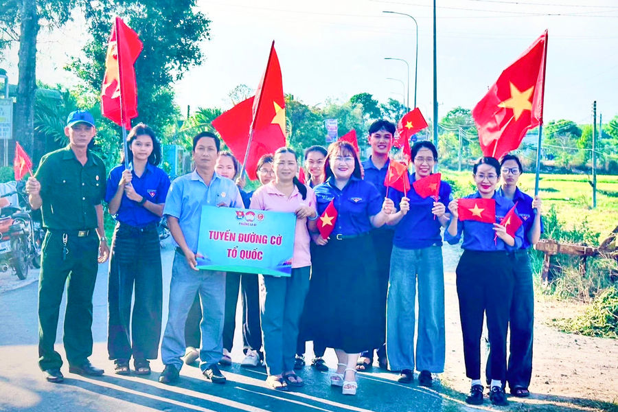 Tuyến đường cờ Tổ quốc lan tỏa tinh thần yêu nước