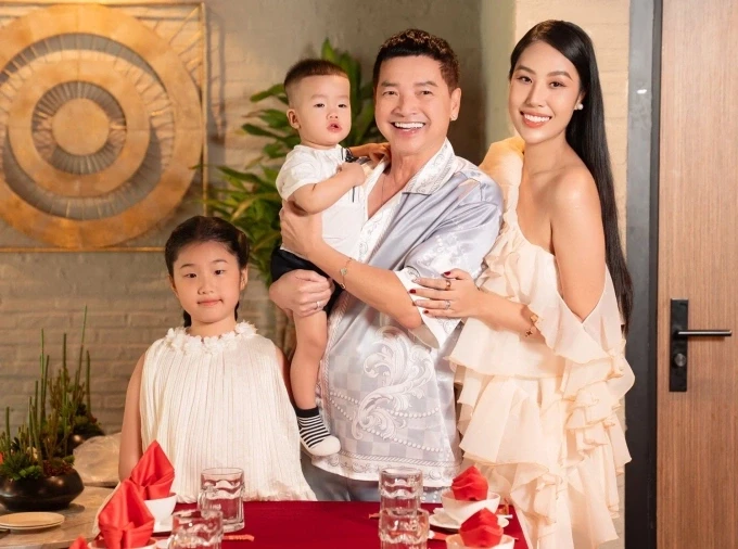 Nghệ sĩ Quang Minh đăng ký kết hôn với bạn gái và cuộc sống ở tuổi 66