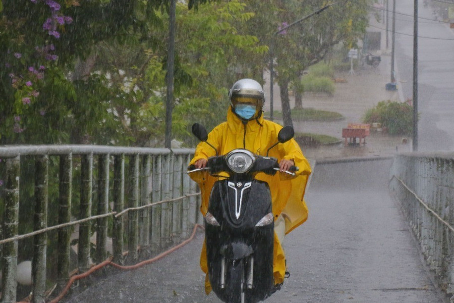 Thời tiết ngày 24/4: Trung Bộ mưa to diện rộng, có nơi trên 80mm