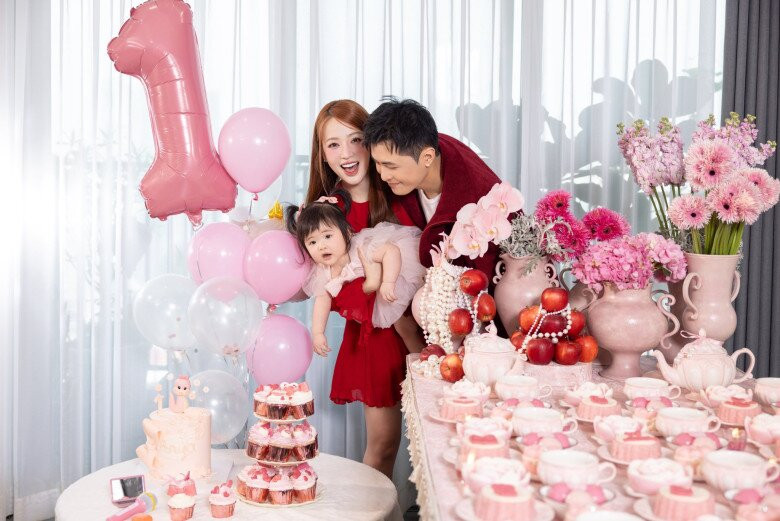 Con sao Việt đồng loạt chọn micro ngày thôi nôi: Quý tử Mai Ngọc và ái nữ Puka gây chú ý