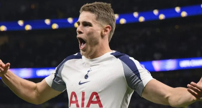 Tin chuyển nhượng 25/4: Van de Ven rời Tottenham, Man City chi 100 triệu bảng