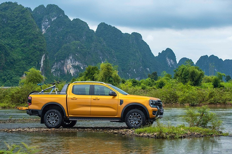 Giá xe Ford Ranger tháng 4/2026: Ưu đãi 1.000 lít dầu và 100% lệ phí trước bạ