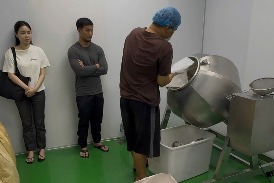 TP.HCM: Triệt phá đường dây sản xuất thực phẩm giảm cân Emo’s chứa chất cấm Sibutramine