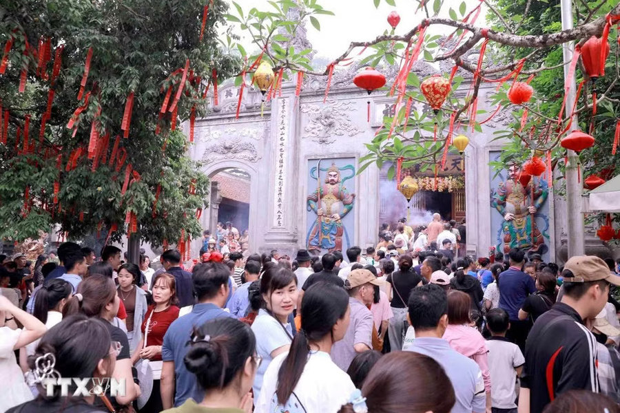Phú Thọ: "Biển người" dâng hương Giỗ Tổ Hùng Vương tại Đền Hùng