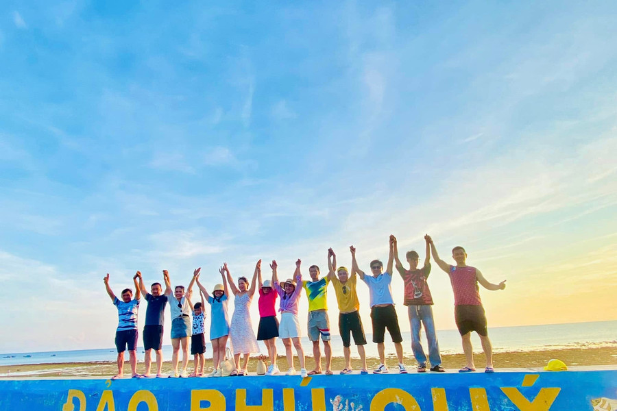 Tourist arrivals to Phu Quy Island rise sharply during the Hung Kings Commemoration Day holiday.