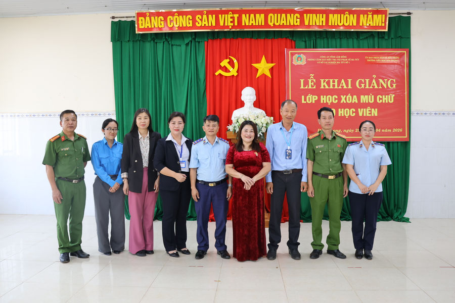 Khai giảng lớp xóa mù chữ cho học viên cai nghiện ma túy