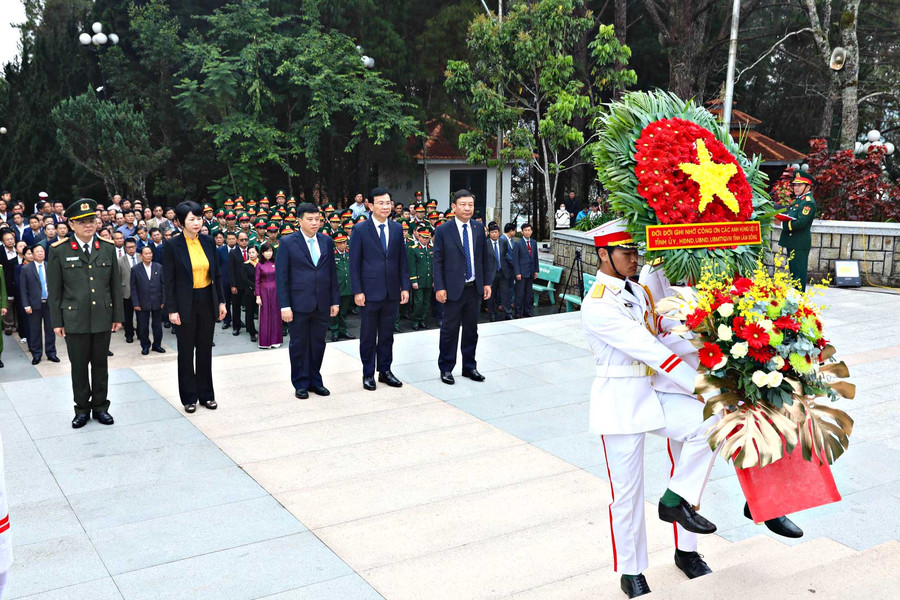Lãnh đạo tỉnh Lâm Đồng dâng hương tưởng niệm các Anh hùng liệt sĩ