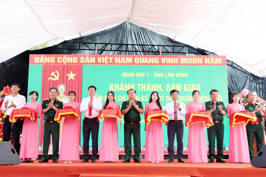 Khánh thành Điểm dân cư liền kề chốt dân quân biên giới xã Quảng Trực