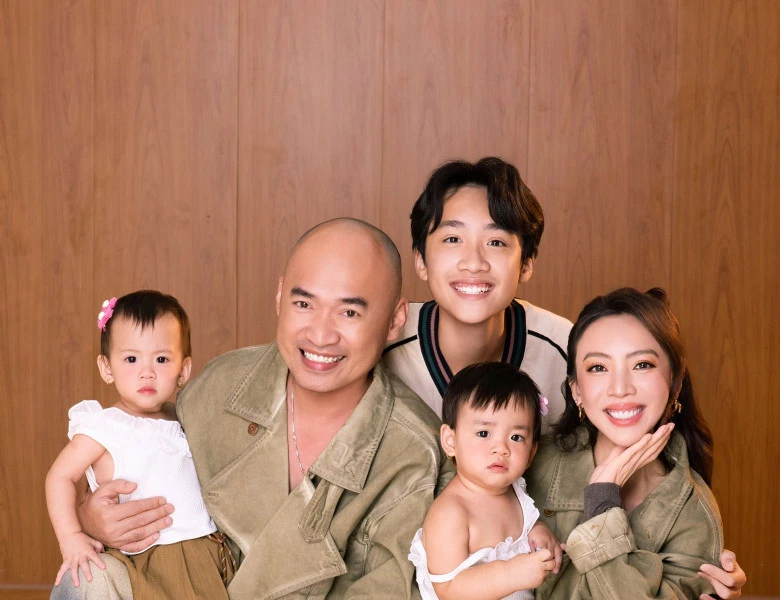 Thu Trang và Tiến Luật lo lắng vì hai con gái sinh đôi nghịch ổ điện