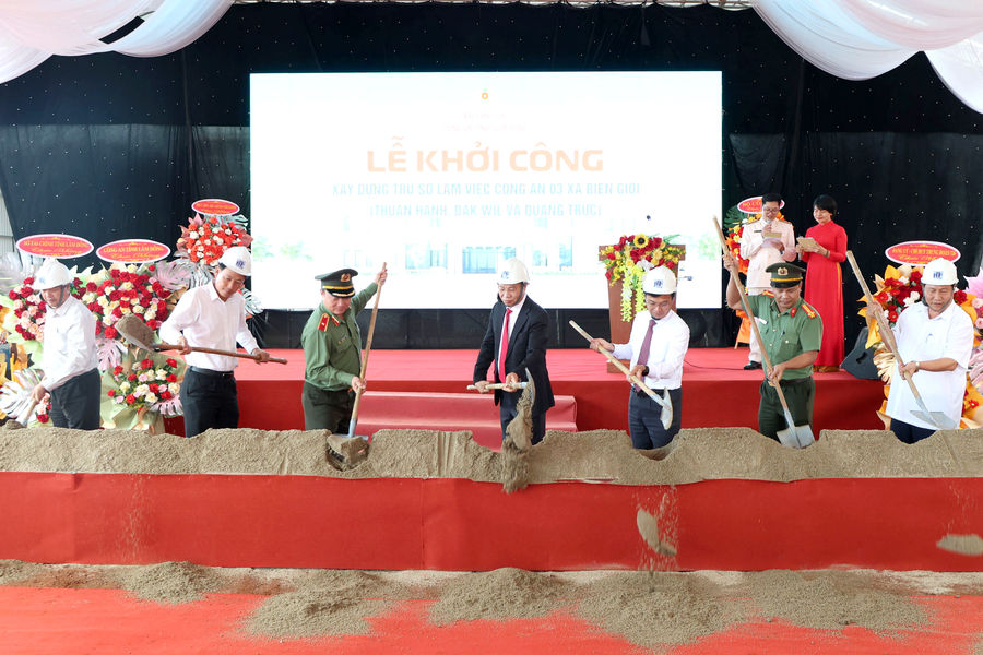 Chủ tịch HĐND tỉnh Lâm Đồng Lưu Văn Trung dự Lễ khởi công xây dựng trụ sở công an tại 3 xã biên giới