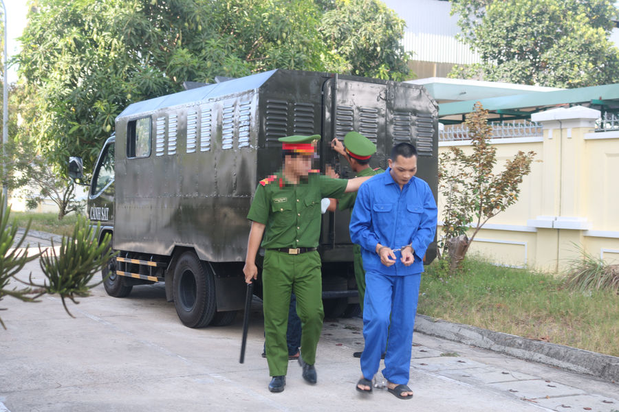Người đàn ông bắn bố vợ lĩnh 17 năm tù