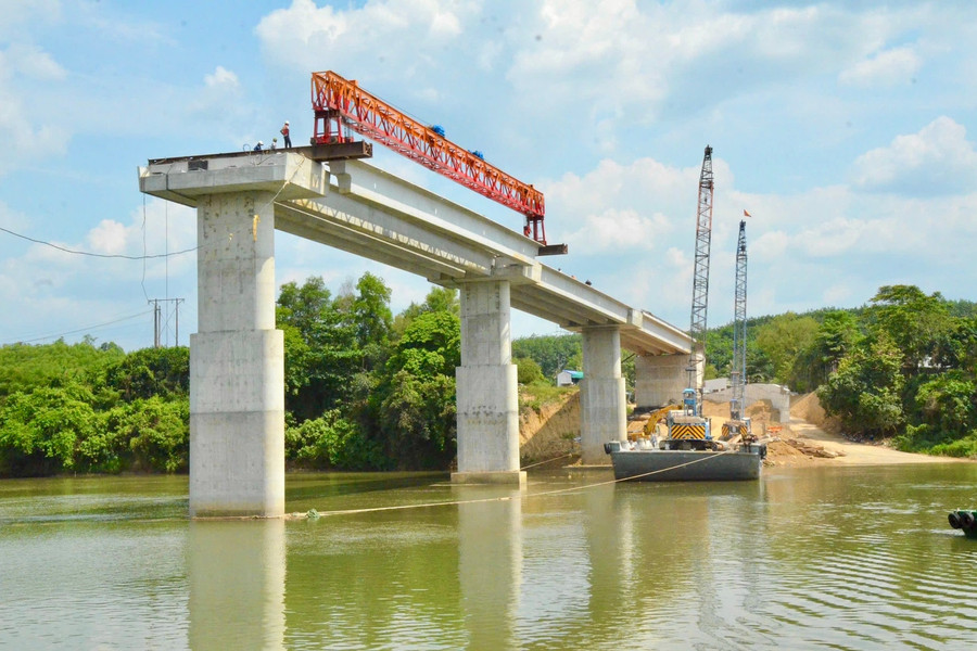 Cầu Hiếu Liêm tại Đồng Nai chính thức hợp long: Xóa bến phà, kết nối hạ tầng năng lượng