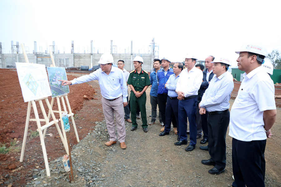 Tăng ca, tăng kíp để dự án trường học liên cấp ở Lâm Đồng về đích sớm nhất
