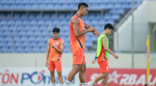 Đỗ Phi Long: 'Lá chắn thép' 1m96 và mảnh ghép tối quan trọng của ĐT Việt Nam