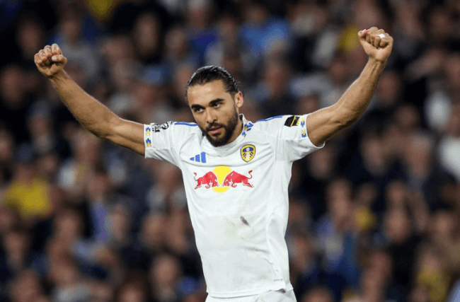 Leeds United 3-1 Burnley: Calvert-Lewin tỏa sáng, vé trụ hạng đã ở rất gần
