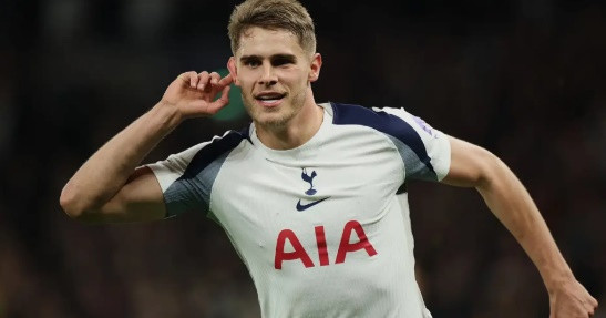 MU đưa Micky van de Ven vào tầm ngắm: Kế hoạch dự phòng cho hàng thủ Manchester United