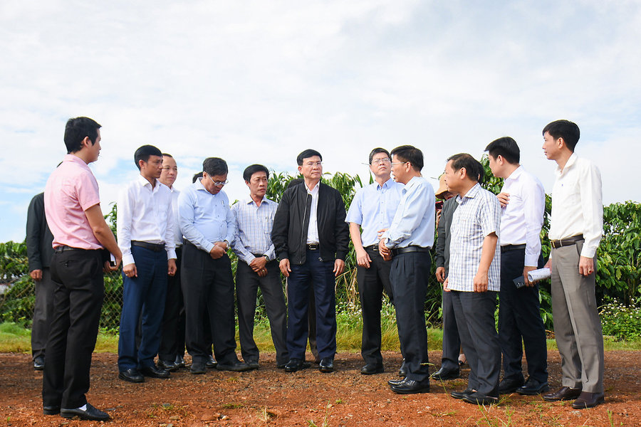 Lam Dong Clears Development Bottlenecks, Simultaneously Launches Expressway Construction
