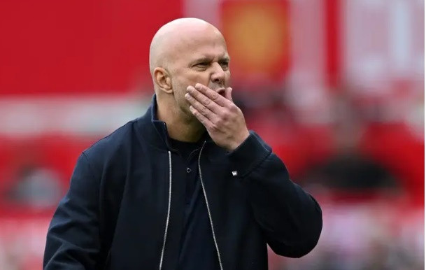 Liverpool chạm đáy với 18 trận thua: 'Vòng lặp diệt vong' của Arne Slot tại Old Trafford
