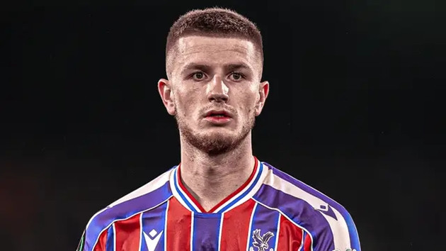 Giải mã bài toán số 6 của Arne Slot: 8 tiền vệ phòng ngự lọt vào tầm ngắm Liverpool