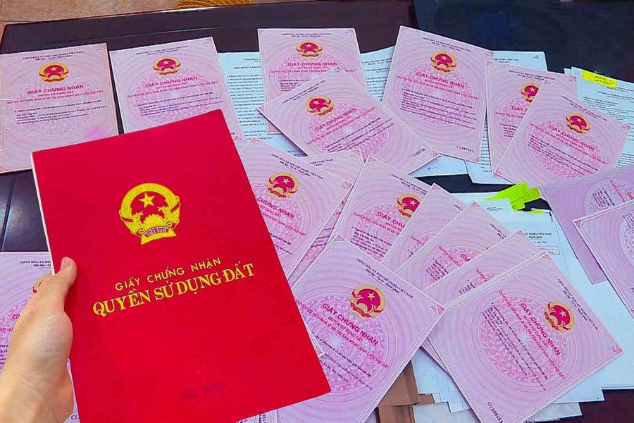Chi phí làm sổ đỏ theo Luật Đất đai 2024: Khoản tiền nào cao nhất và cơ chế tính mới