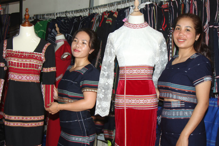 “Fashion designer” ở buôn làng