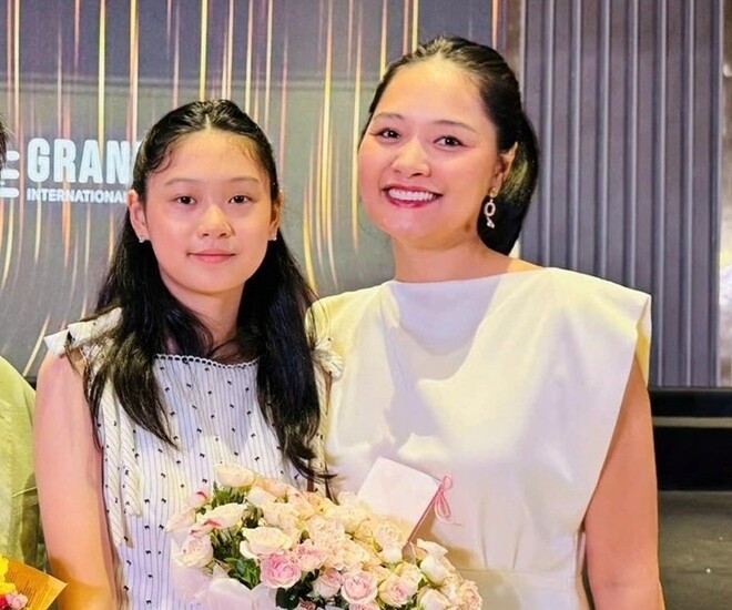Ái nữ nhà Hoa hậu Hương Giang được vinh danh tại trường quốc tế và sở hữu chiều cao 1m78