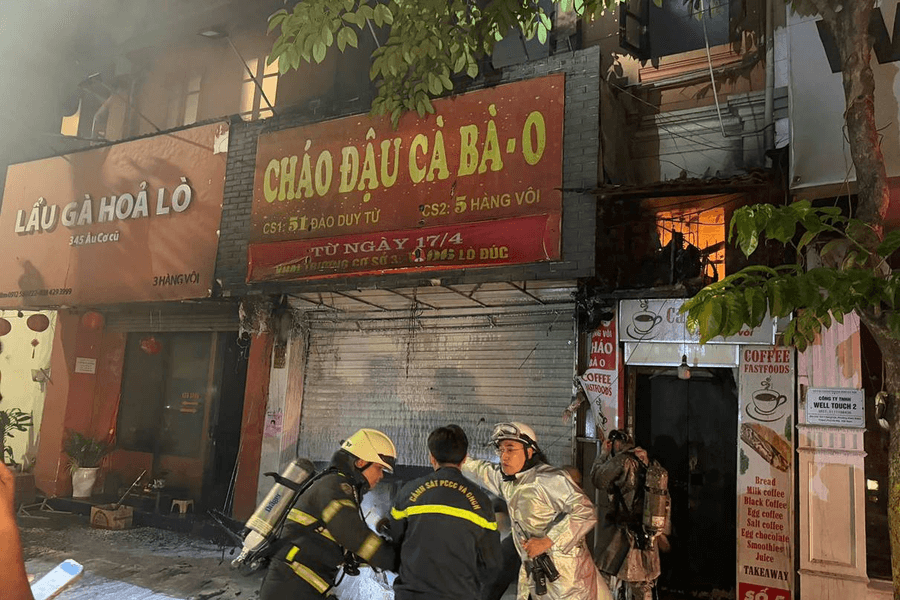 Kịp thời giải cứu 4 người mắc kẹt trong đám cháy tại Phường Hoàn Kiếm, TP. Hà Nội
