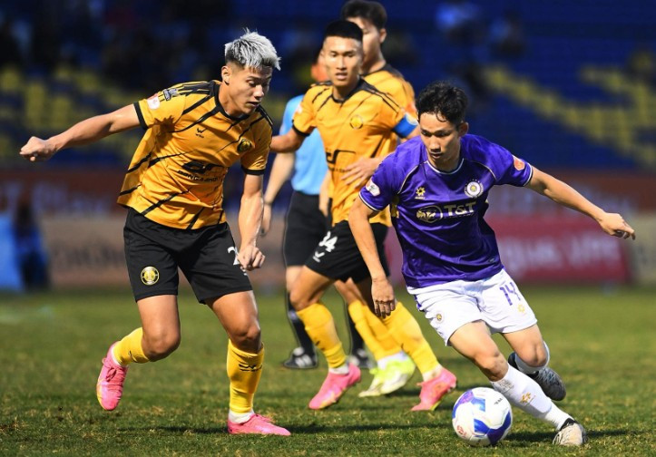 Thanh Hóa đánh bại Hà Nội FC 1-0: Chiến thắng quả cảm trong thế thiếu người và dấu ấn VAR