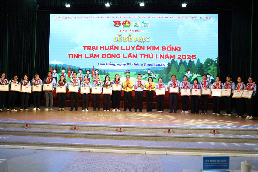 Lâm Đồng trao chứng nhận Huấn luyện viên Kim Đồng cấp I cho 79 trại sinh