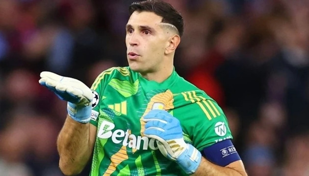Liverpool nhắm Emiliano Martinez thay Alisson, MU lên kế hoạch chiêu mộ 5 tân binh
