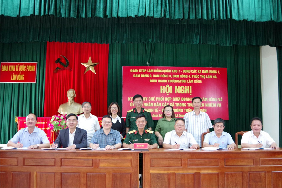 Đoàn Kinh tế - Quốc phòng Lâm Đồng ký kết quy chế phối hợp với các xã vùng khó khăn