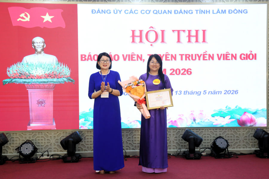 Đảng bộ các cơ quan Đảng tỉnh Lâm Đồng tổng kết hội thi báo cáo viên giỏi và trao giải cuộc thi tìm hiểu nghị quyết của Đảng