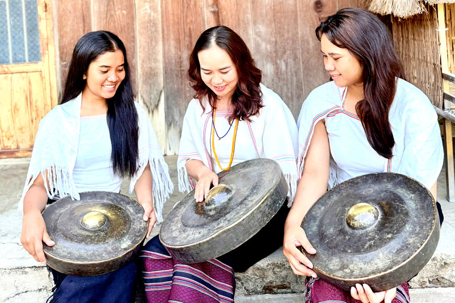 Nghệ nhân trẻ Touneh Ma Tina giữ gìn, trao truyền văn hóa Churu