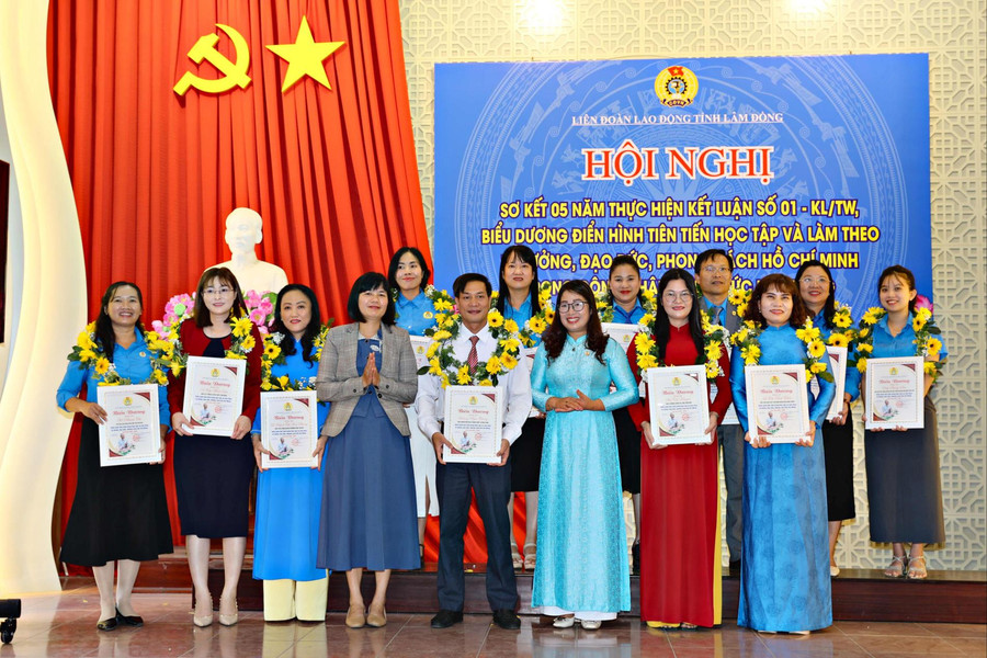 Lâm Đồng biểu dương điển hình học tập và làm theo Bác trong công nhân lao động