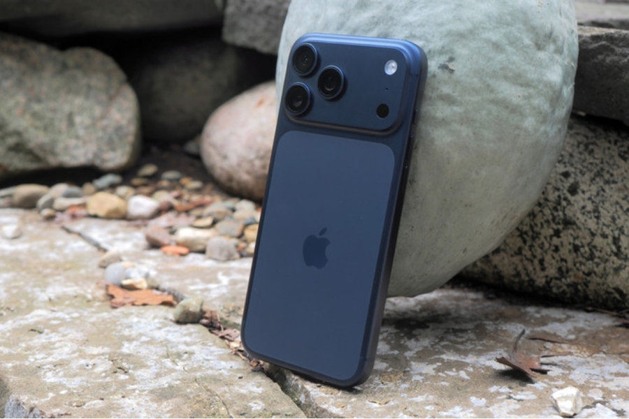 Elon Musk trung thành với iPhone 17 Pro Max bất chấp tin đồn về điện thoại Tesla