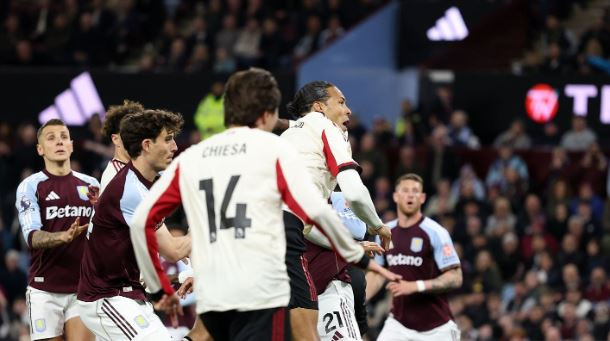 Liverpool thảm bại 2-4 trước Aston Villa: Cú đúp trớ trêu của Van Dijk và điểm sáng Ngumoha