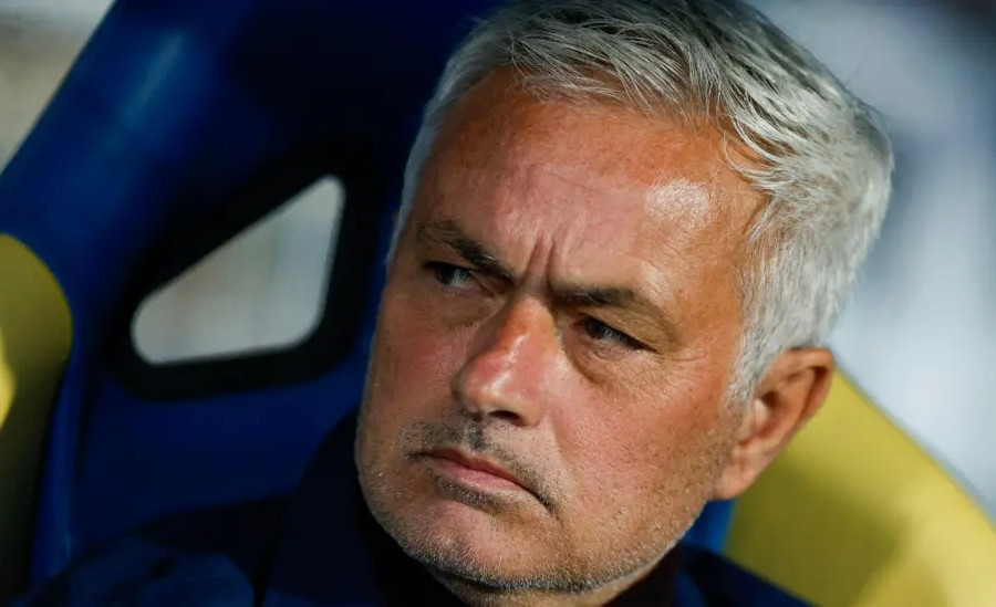 Mourinho bất bại cả mùa giải tại Benfica nhưng vẫn trắng tay đầy cay đắng