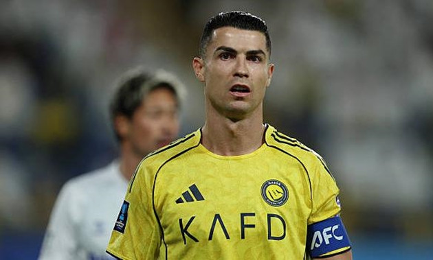 Cristiano Ronaldo bỏ mặc đồng đội, từ chối nhận huy chương sau trận thua của Al Nassr