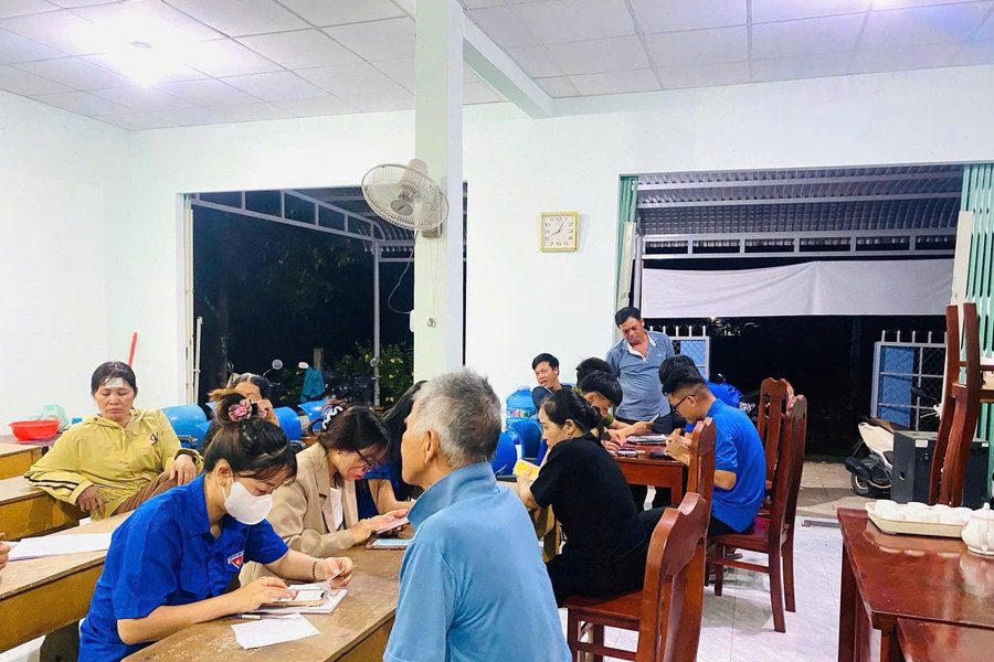 Màu áo xanh đồng hành cùng chuyển đổi số