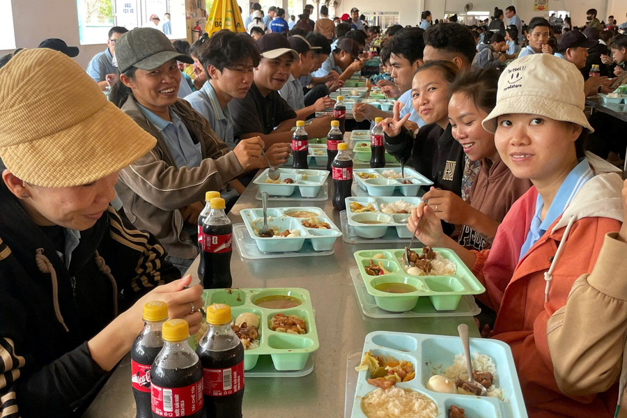 “Bữa cơm công đoàn” dành cho hơn 3.000 đoàn viên tại Hàm Kiệm