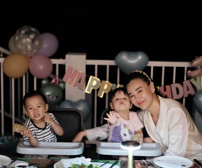 Diễn viên Phương Oanh mừng sinh nhật 2 tuổi giản dị của cặp song sinh Jimmy và Jenny