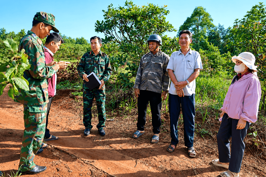 Ðồng lòng giữ đất quốc phòng
