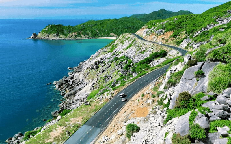 Cung đường ven biển Đèo Cả - Mũi Điện: Hành trình 30km ôm trọn vịnh biển và di tích lịch sử