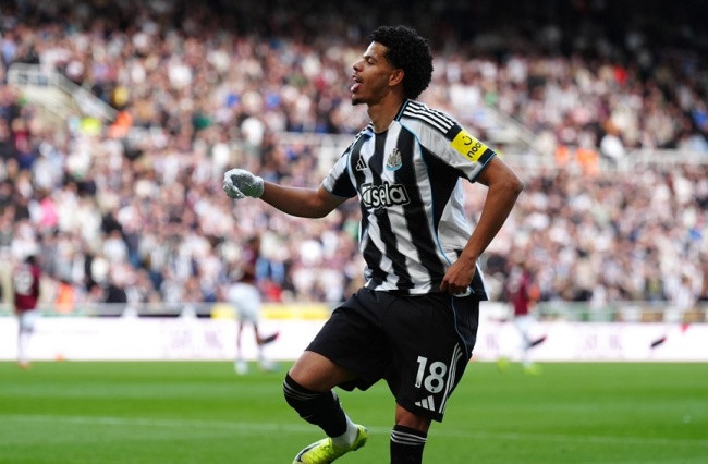 Newcastle nhấn chìm West Ham 3-1: The Hammers cận kề vực thẳm xuống hạng