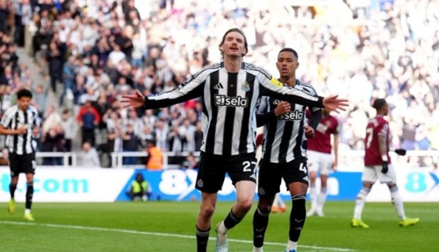 West Ham đứng trước nguy cơ xuống hạng Premier League sau trận thua Newcastle 1-3
