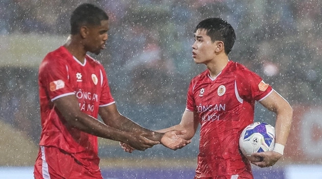 Đình Bắc lý giải vụ tranh penalty với Alan trong ngày CAHN vô địch V-League