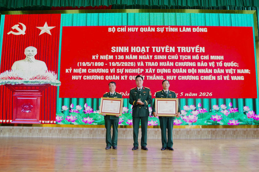 Trao huân, huy chương cho 159 cán bộ, quân nhân Lâm Đồng
