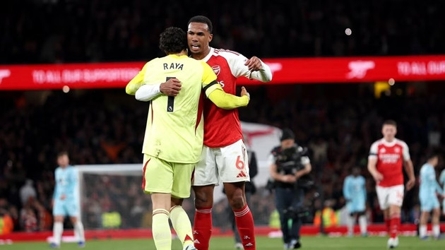 Arsenal chỉ cách chức vô địch Ngoại hạng Anh một trận thắng tại Selhurst Park
