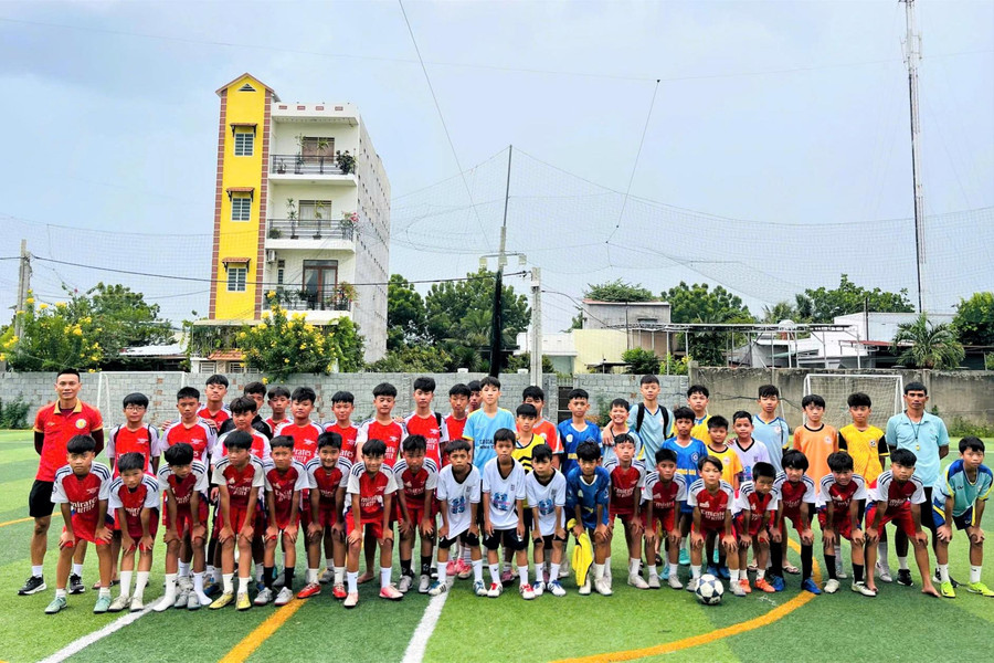 Tạo sân chơi bóng đá cộng đồng